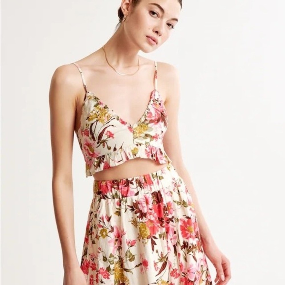 Abercrombie & Fitch Two Piece Linen-Blend Ruffle Top & High-Slit Maxi Skirt